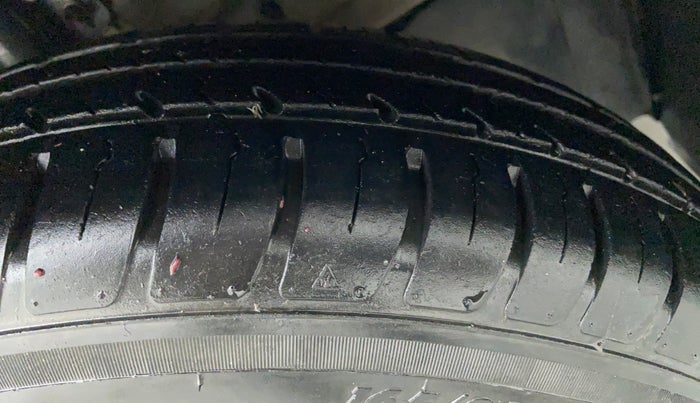 2018 Maruti Dzire LXI, Petrol, Manual, 10,783 km, Right Front Tyre Tread