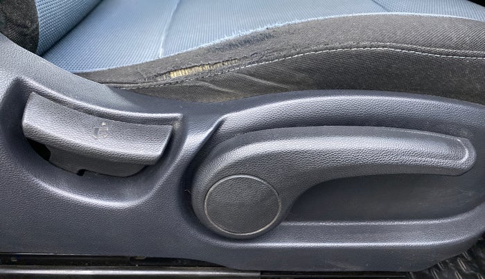 2015 Hyundai i20 Active 1.2 SX, Petrol, Manual, 69,033 km, Driver Side Adjustment Panel