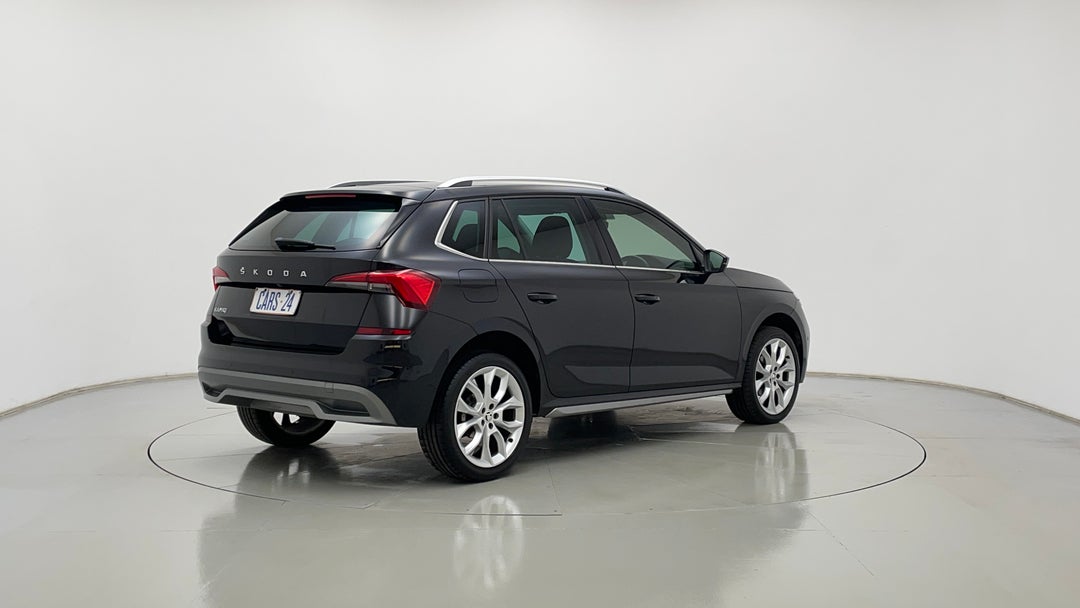 Right Back Diagonal (45- Degree) View