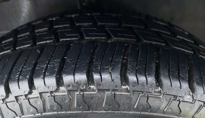 2018 Hyundai Eon ERA PLUS, Petrol, Manual, 6,961 km, Left Front Tyre Tread