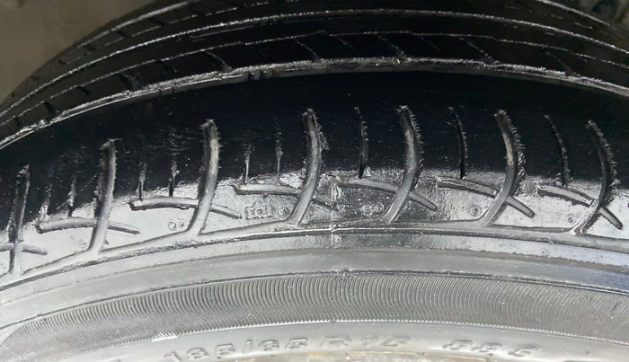 2016 Maruti Ciaz VXI PLUS, Petrol, Manual, 1,00,441 km, Right Front Tyre Tread