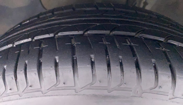 2016 Hyundai Elite i20 ASTA 1.2 (O), Petrol, Manual, 91,197 km, Left Front Tyre Tread