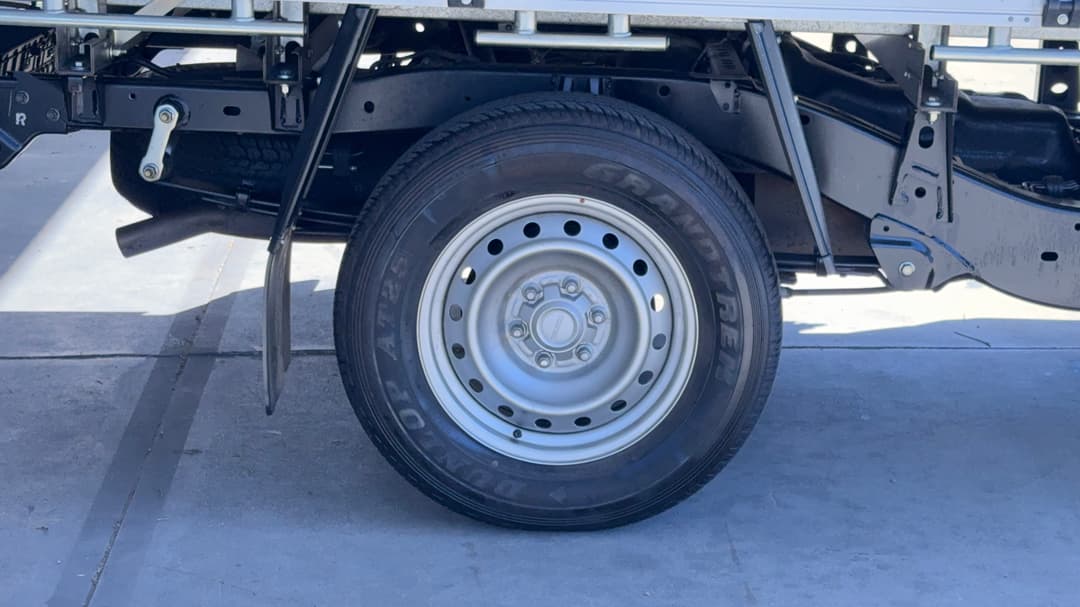 2025 Isuzu D-MAX Sx (4x2) High-ride, Automatic, 26813 km, Right Rear Wheel