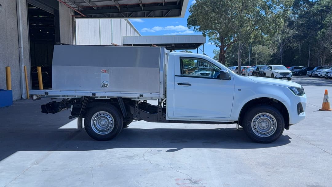 2025 Isuzu D-MAX Sx (4x2) High-ride, Automatic, 26813 km, Right Side View