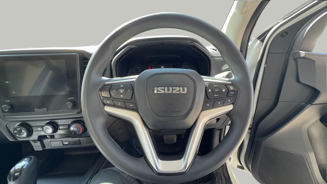 2025 Isuzu D-MAX Sx (4x2) High-ride, Automatic, 26813 km, Steering Wheel Close-up