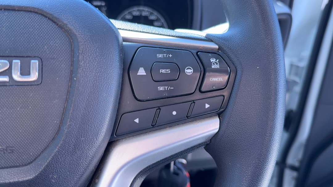 2025 Isuzu D-MAX Sx (4x2) High-ride, Automatic, 26813 km, Cruise Control