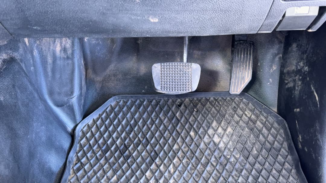 2025 Isuzu D-MAX Sx (4x2) High-ride, Automatic, 26813 km, Pedals and Footmat
