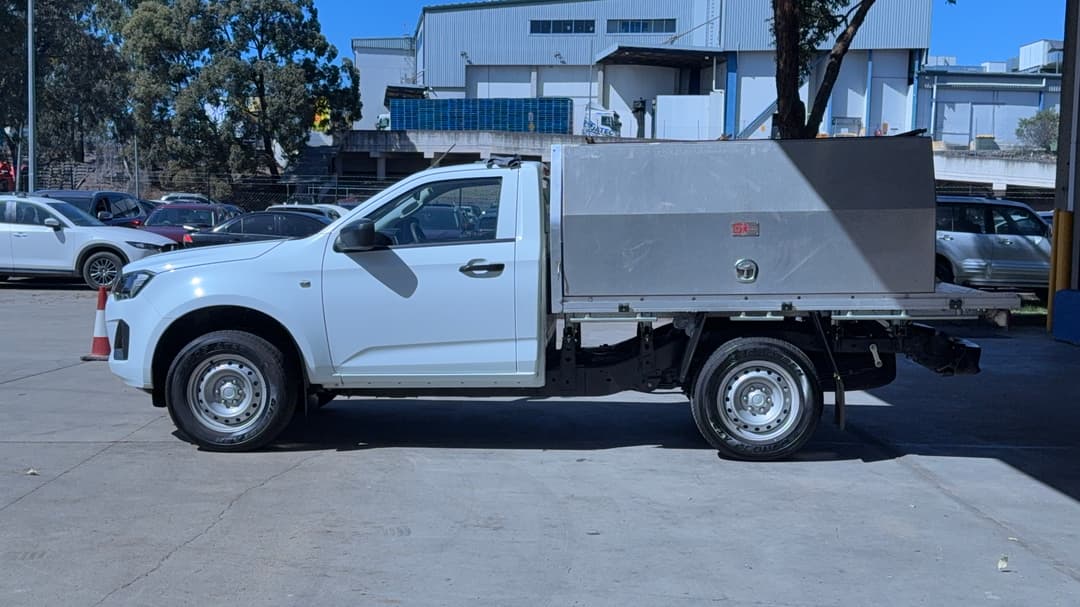 2025 Isuzu D-MAX Sx (4x2) High-ride, Automatic, 26813 km, Left Side View
