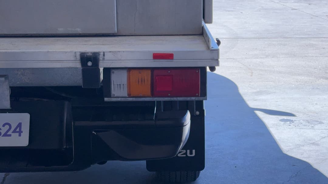 2025 Isuzu D-MAX Sx (4x2) High-ride, Automatic, 26813 km, Badge (Boot Right Side)