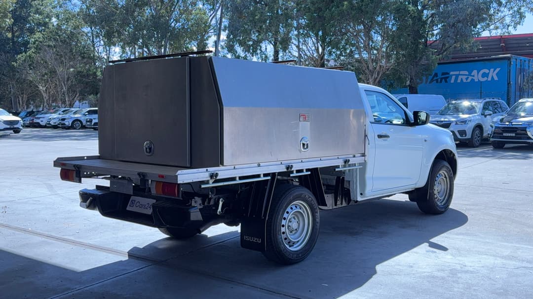 2025 Isuzu D-MAX Sx (4x2) High-ride, Automatic, 26813 km, Right Back Diagonal (45- Degree) View