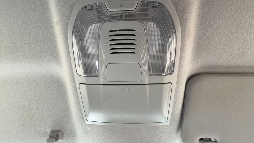 2025 Isuzu D-MAX Sx (4x2) High-ride, Automatic, 26813 km, On-Roof Controls/Sunglass holder