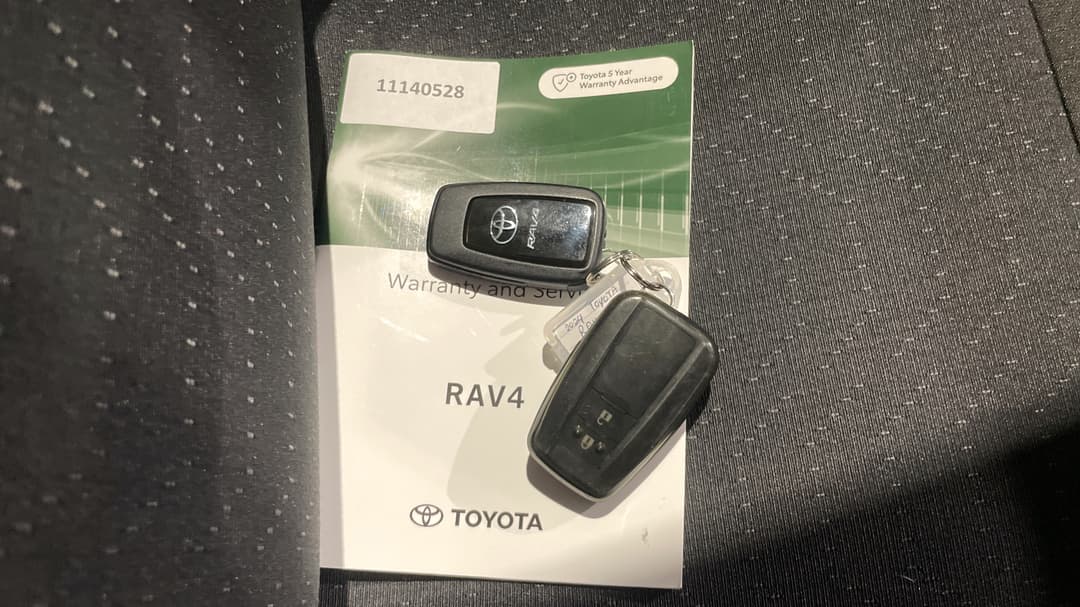 2024 Toyota RAV4 Gx (AWD) Hybr Full Size Spare, Automatic, 40466 km, Key Close-up