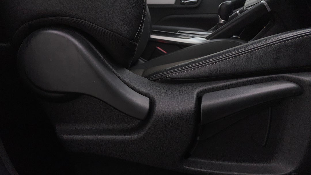2023 Renault Koleos Life (4x2), Automatic, 31088 km, Drivers Side Adjustment Panel
