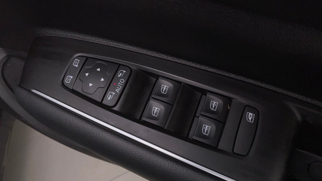 2023 Renault Koleos Life (4x2), Automatic, 31088 km, Drivers Side Door Panel Controls
