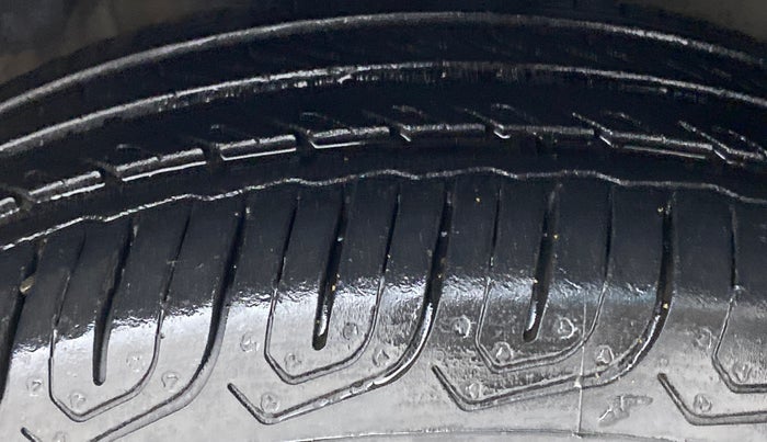 2013 Toyota Etios Liva GD, Diesel, Manual, 92,359 km, Right Front Tyre Tread