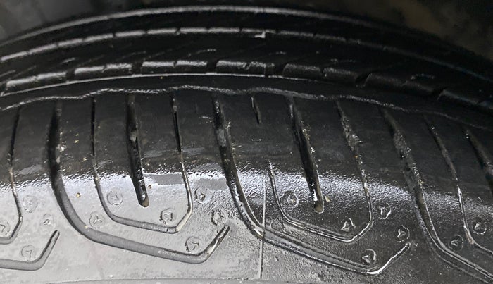 2013 Toyota Etios Liva GD, Diesel, Manual, 92,359 km, Left Front Tyre Tread