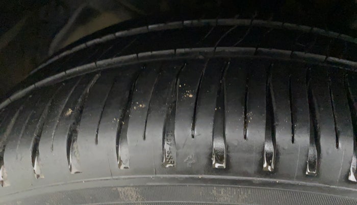 2014 Maruti Ertiga VXI CNG, CNG, Manual, 53,812 km, Left Front Tyre Tread