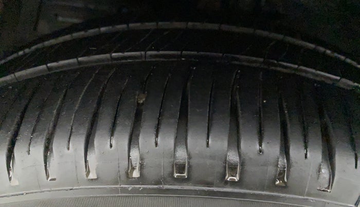 2014 Maruti Ertiga VXI CNG, CNG, Manual, 53,812 km, Right Front Tyre Tread