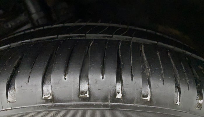 2014 Maruti Ertiga VXI CNG, CNG, Manual, 53,812 km, Left Rear Tyre Tread