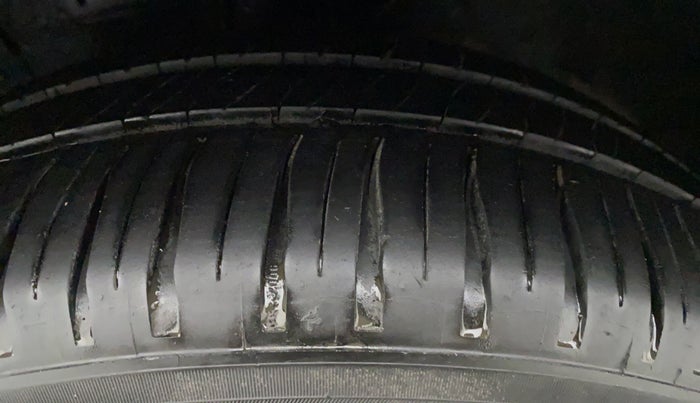 2014 Maruti Ertiga VXI CNG, CNG, Manual, 53,812 km, Right Rear Tyre Tread