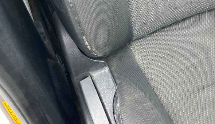 2018 Tata Tiago XT PETROL, Petrol, Manual, 61,426 km, Driver seat - Cover slightly torn