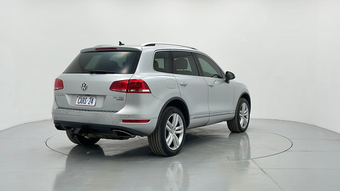 Right Back Diagonal (45- Degree) View