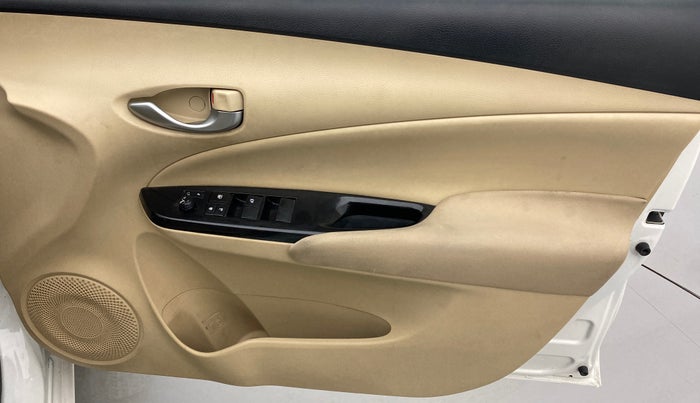 2020 Toyota YARIS G MT, Petrol, Manual, 32,953 km, Driver Side Door Panels Control