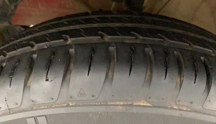 2023 Maruti Swift VXI CNG, CNG, Manual, 23,894 km, Left Front Tyre Tread