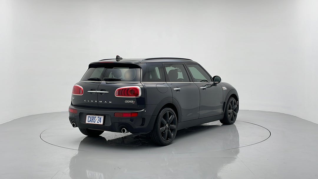 Right Back Diagonal (45- Degree) View