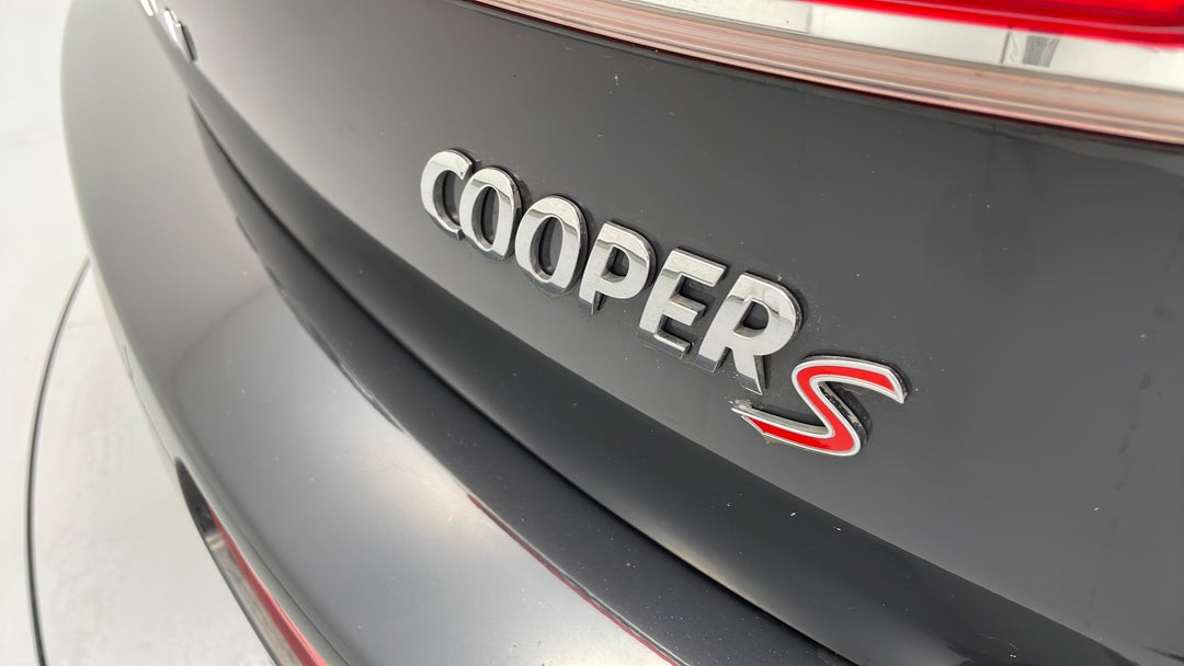 Badge (Boot Right Side)