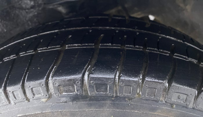 2016 Maruti Alto 800 LXI, Petrol, Manual, 72,856 km, Left Front Tyre Tread