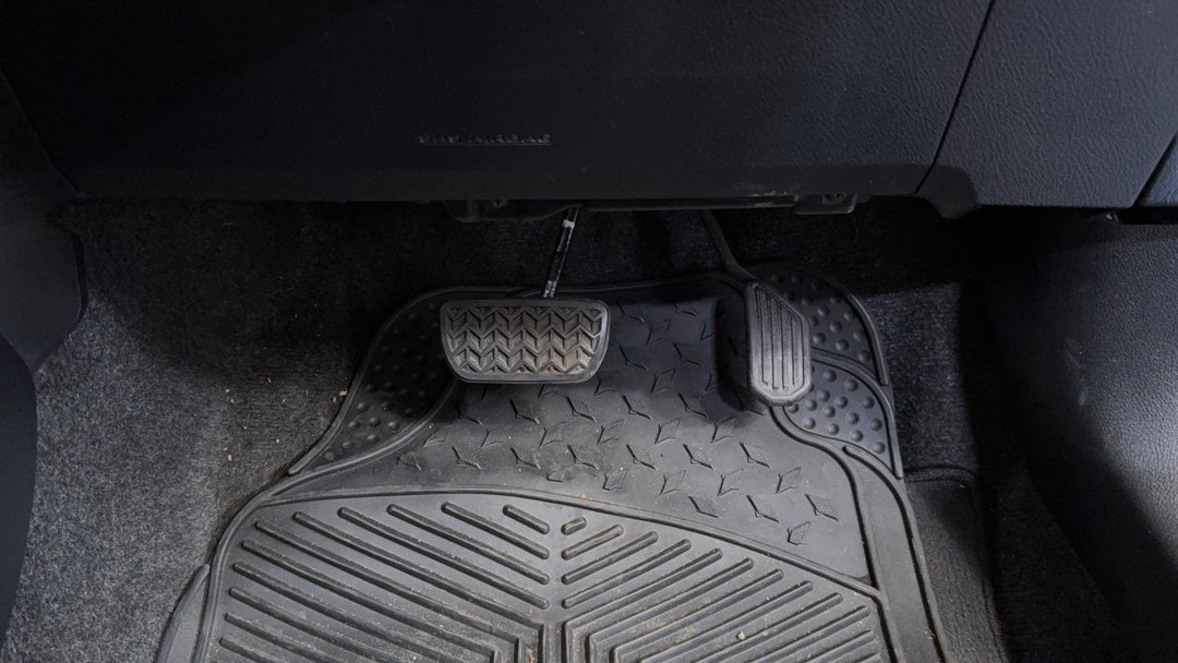 2017 Toyota Yaris Ascent, Automatic, 46613 km, Pedals and Footmat