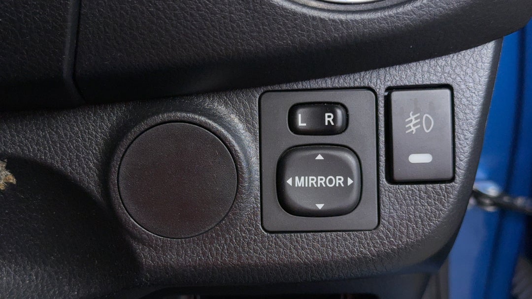 2017 Toyota Yaris Ascent, Automatic, 46613 km, Utility Switches/Buttons