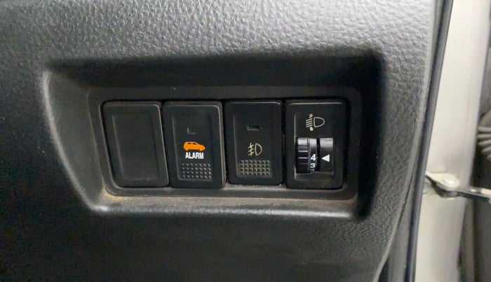 2016 Maruti Swift VXI, Petrol, Manual, 80,664 km, Dashboard - Headlight height adjustment not working