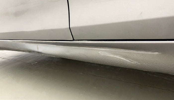 2016 Maruti Swift VXI, Petrol, Manual, 80,664 km, Left running board - Slightly dented