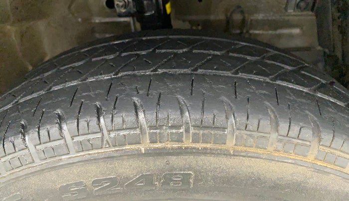 2016 Maruti Swift VXI, Petrol, Manual, 80,664 km, Right Front Tyre Tread