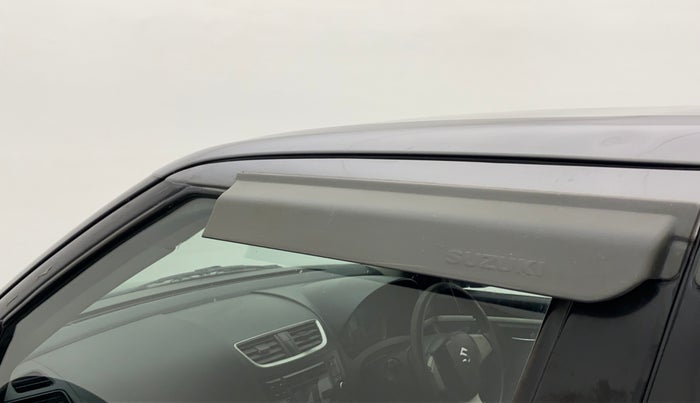 2016 Maruti Swift VXI, Petrol, Manual, 80,664 km, Front passenger door - Door visor damaged