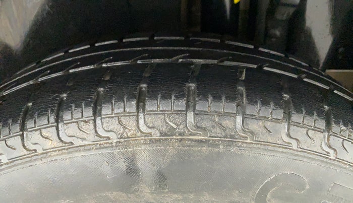 2016 Maruti Swift VXI, Petrol, Manual, 80,664 km, Left Rear Tyre Tread