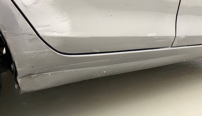 2016 Maruti Swift VXI, Petrol, Manual, 80,664 km, Right running board - Slightly dented
