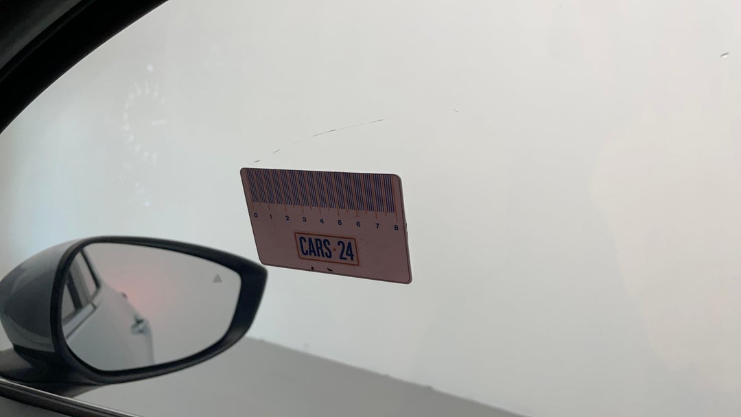 Window Glass Front RHS Tinting Scratched