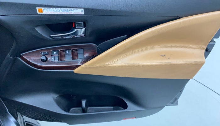 2020 Toyota Innova Crysta 2.4 GX AT 8 STR, Diesel, Automatic, 38,890 km, Driver Side Door Panels Control