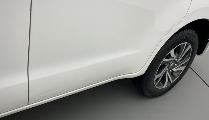 2022 Toyota Innova Crysta 2.4 GX AT 7 STR, Diesel, Automatic, 37,823 km, Rear left door - Slightly dented