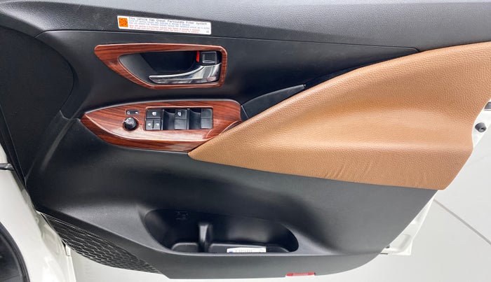 2022 Toyota Innova Crysta 2.4 GX AT 7 STR, Diesel, Automatic, 37,823 km, Driver Side Door Panels Control