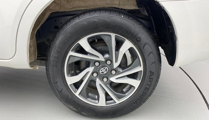 2022 Toyota Innova Crysta 2.4 GX AT 7 STR, Diesel, Automatic, 37,823 km, Left Rear Wheel
