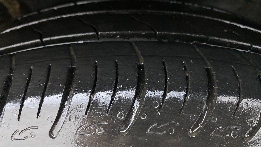 Right Front Tyre Tread