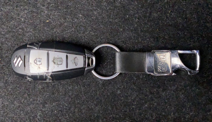 2016 Maruti Ciaz ZXI+ AT, CNG, Automatic, 1,14,934 km, Key Close Up