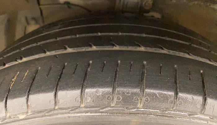 2016 Maruti Ciaz ZXI+ AT, CNG, Automatic, 1,14,934 km, Left Front Tyre Tread