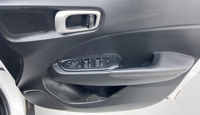 2019 Hyundai VENUE SX(O) CRDi, Diesel, Manual, 17,074 km, Driver Side Door Panels Control
