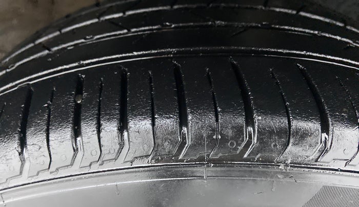 2019 Hyundai VENUE SX(O) CRDi, Diesel, Manual, 17,074 km, Right Front Tyre Tread