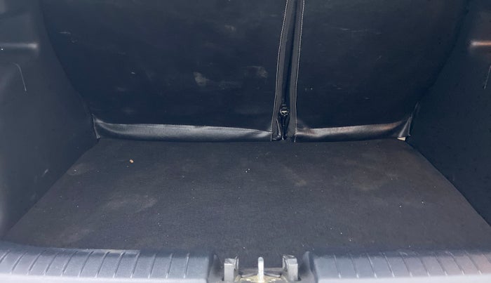 2019 Hyundai VENUE SX(O) CRDi, Diesel, Manual, 17,074 km, Boot Inside